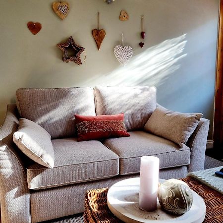 2 Bedroom House Within Walking Distance Of Town 考斯 外观 照片